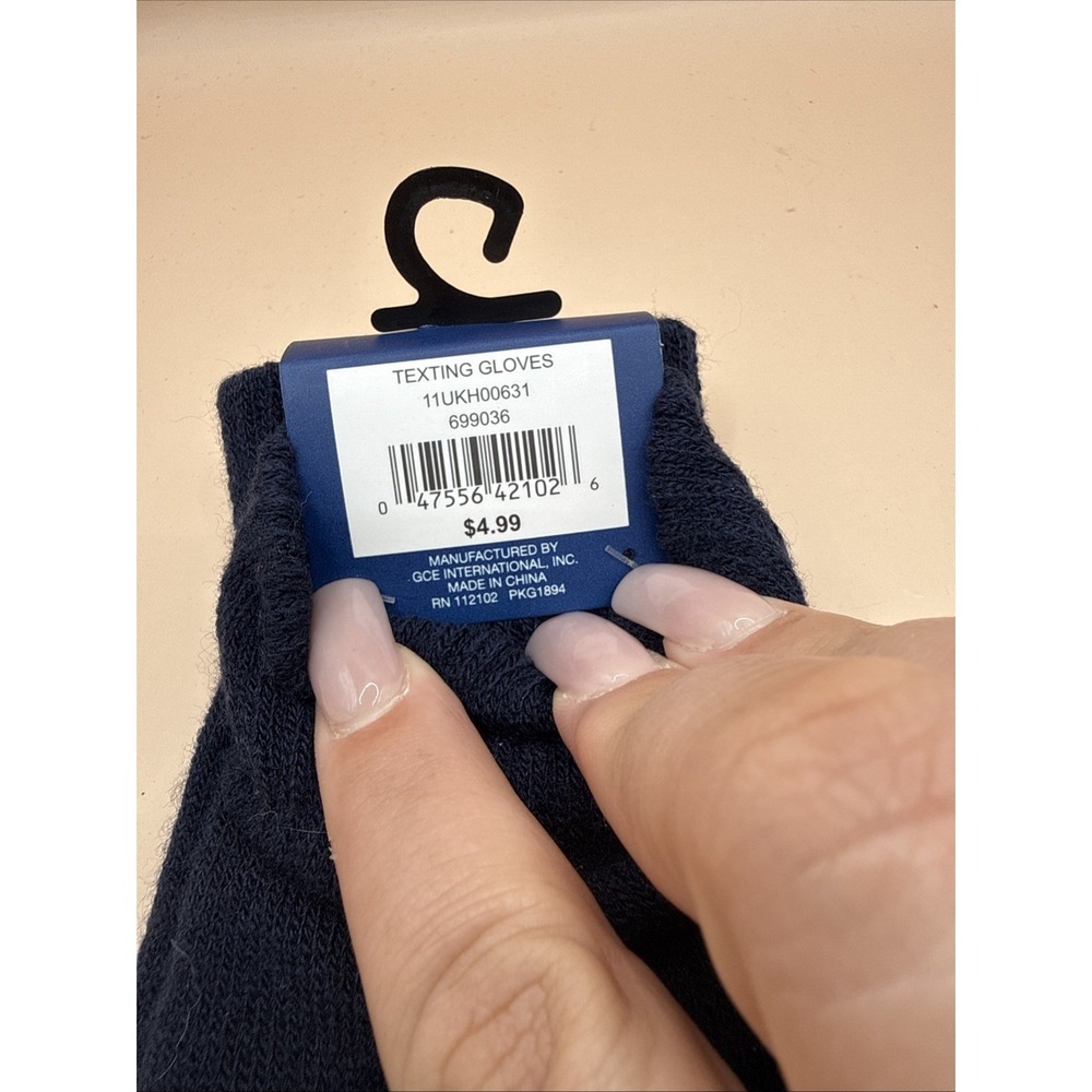 Winter Essentials Touch Screen Gloves – Warm Knit Gloves for Cold Weather - Picture 3 of 3